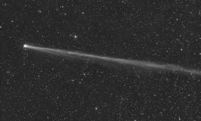 Cometa visibile ad occhio nudo in Italia ad aprile: a che ora e come vederla