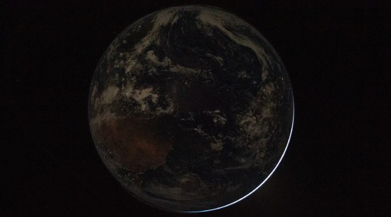 Artemis II, come scaricare gratis le foto della Luna ad alta definizione scattate durante la missione