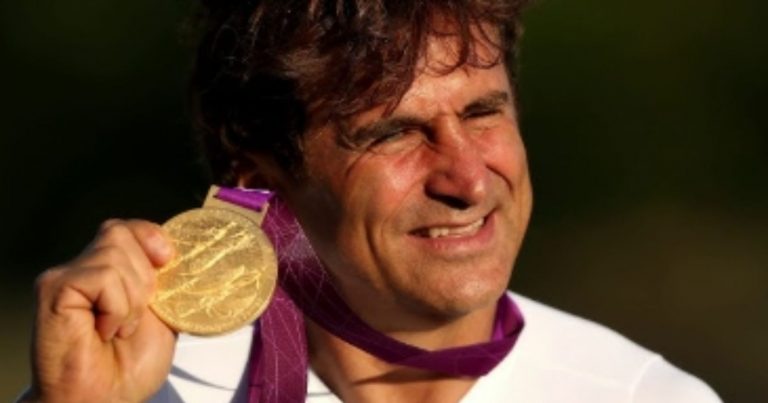 Addio ad Alex Zanardi, è morto a 59 anni il campione simbolo di rinascita