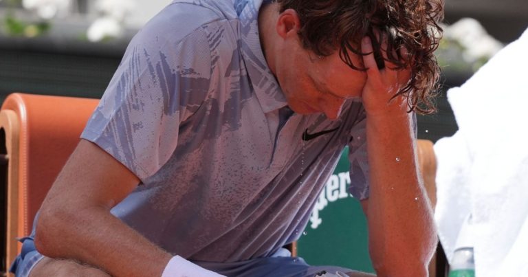 Sinner e il malore al Roland Garros, cosa è successo secondo il Prof. Fulvio Morello: ”Queste situazioni…”