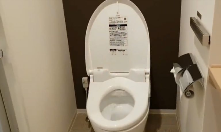 Carta igienica addio: con i WC Intelligenti diventerà solo un inutile spreco di carta, ecco il motivo