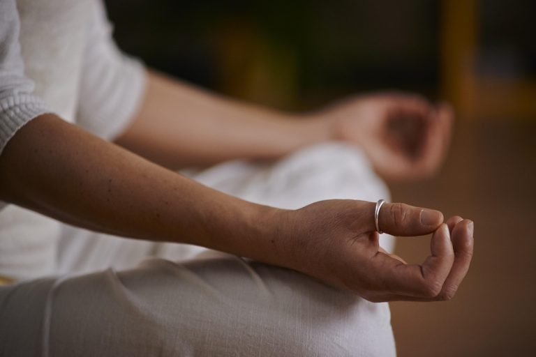 La meditazione prolungata può produrre cambiamenti cerebrali simili a quelli indotti da sostanze psichedeliche: ecco i risultati di una ricerca