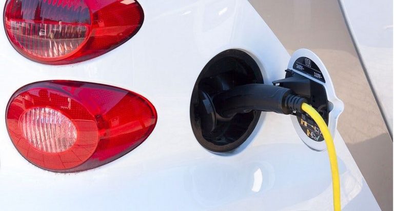 Qual è il momento più opportuno per effettuare il passaggio a un veicolo elettrico?