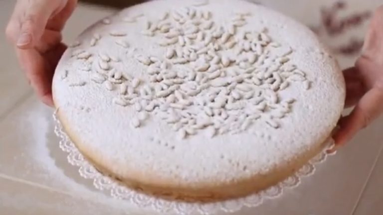 Torta della nonna, la ricetta e i consigli per preparare il gustoso dolce