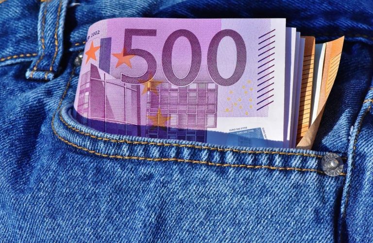 Come conservare il denaro contante in casa? Il trucco utilizzando… l’alluminio