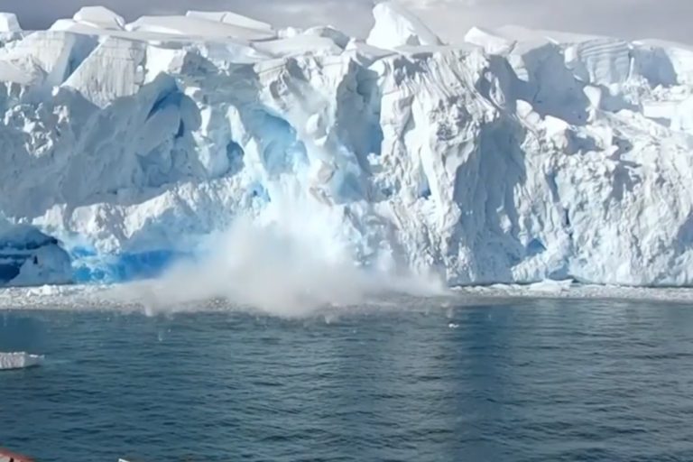 Antartide, il nuovo allarme degli scienziati: i ghiacci potrebbero diventare instabili più velocemente del previsto