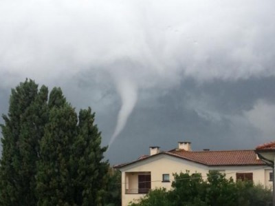 Tornado Toscana: un vortice si è formato in provincia di Livorno